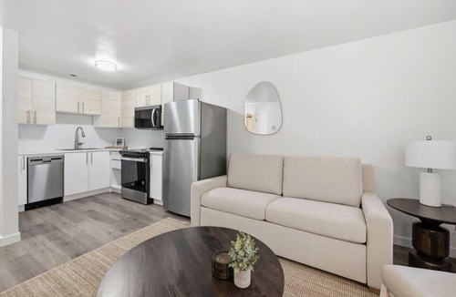 Amazon Condo | Fresh Remodel Near UO & Hayward Field
