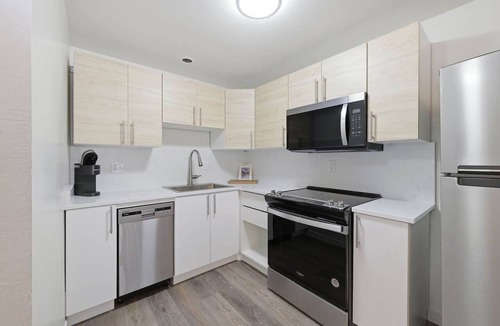 Amazon Condo | Fresh Remodel Near UO & Hayward Field