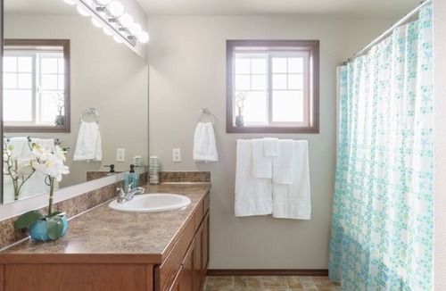 Marysville House | Freshly Villa: New carpet, New paint