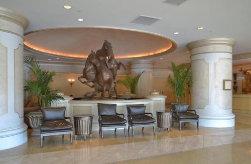 Las Vegas House | Friends Getaway! 2 Spacious Spaces w/Kitchen, Spa, Roof Top Pool