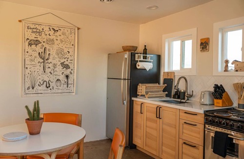 Twentynine Palms House | Friendship House - Hot Tub - Stargazing - Views