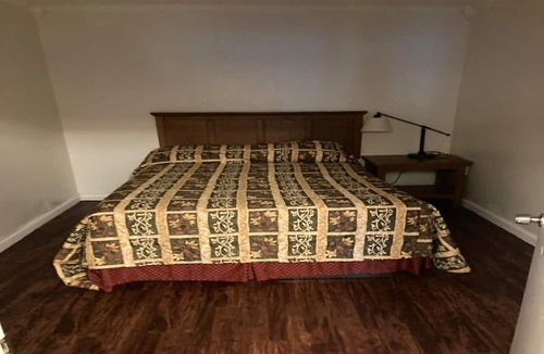 Stevenson Hotel | Full Bed Non-Smoking