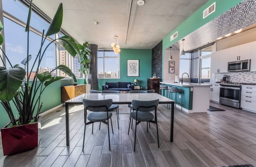 Downtown Las Vegas Condo | Fully Equipped Arts District Condo for Extended Stays–Gym, Pool, Garage Parking