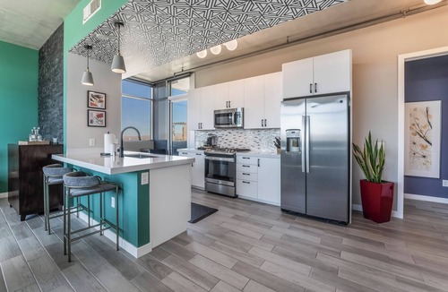 Downtown Las Vegas Condo | Fully Equipped Arts District Condo for Extended Stays–Gym, Pool, Garage Parking