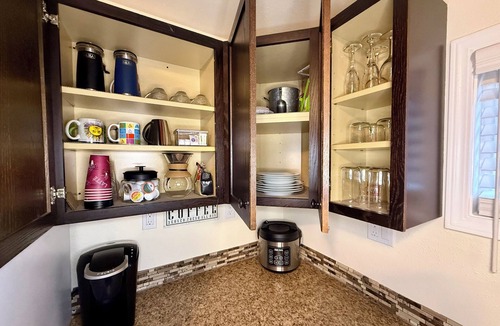 Cottage Grove Apartment | Fully Equipped Studio - Laundry - 65” Samsung Smart TV - Off-Street Parking