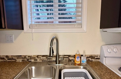 Cottage Grove Apartment | Fully Equipped Studio - Laundry - 65” Samsung Smart TV - Off-Street Parking
