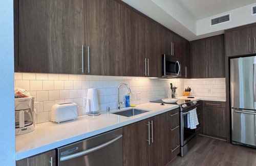 Marina District Apartment | Fully Furnished 1BR Downtown w/Wi-Fi Parking