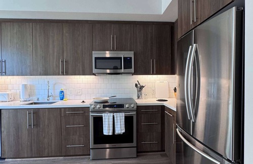 Marina District Apartment | Fully Furnished 1BR Downtown w/Wi-Fi Parking
