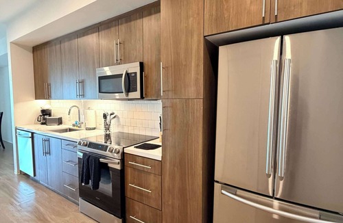 Marina District Apartment | Fully Furnished 1BR Downtown w/Wi-Fi Parking