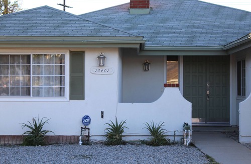 Chatsworth House | Fully furnished 3 Bed rooms 2 bath - Hanna place