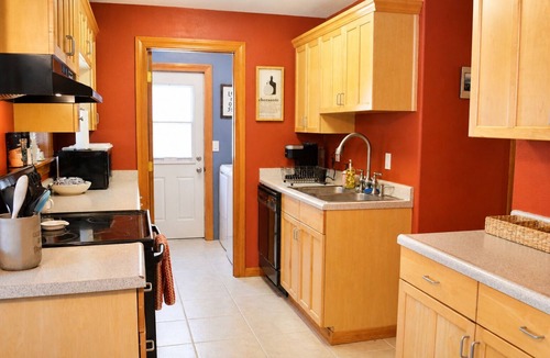 Southern Crossing House | Fully Furnished 30+ Day Executive Rental Utilities Included
