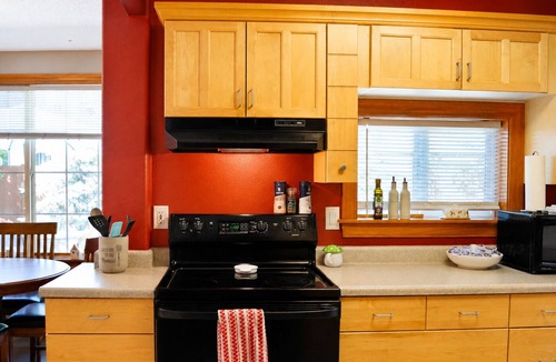 Southern Crossing House | Fully Furnished 30+ Day Executive Rental Utilities Included