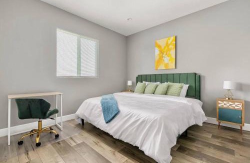 Crenshaw Apartment | Fun Mid-City New Home Sleeps 10 Near USC/DTLA/Expo
