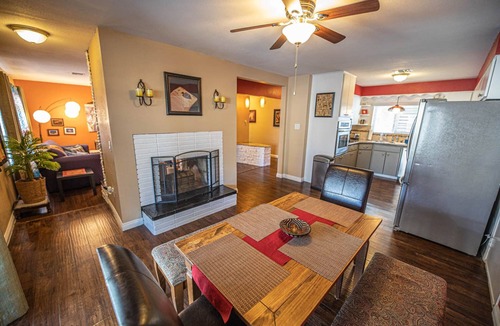Rancho Oakey House | *FUN* POOL* GRILL*GREAT LOCATION*PRIVATE*FAMILY