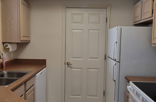 Kimball Junction Apartment | Furnished 1 bedroom condominium with a great creek view and a garage!