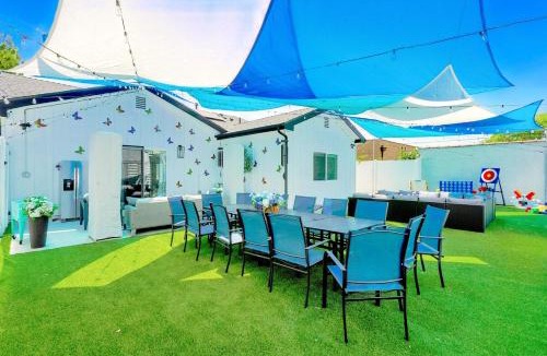 North Hollywood Apartment | G - Luxe NoHo Oasis 15m to Universal - FIFA World Cup SoFi - Large Backyard - Games - Parking