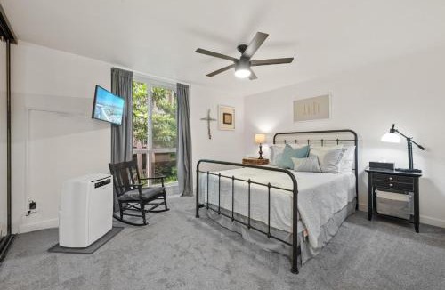 Townsite Apartment | G6 - Answered Prayers Cottage