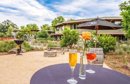 Cascade Hotel | Gaia Hotel & Spa Redding, an Ascend Collection Hotel