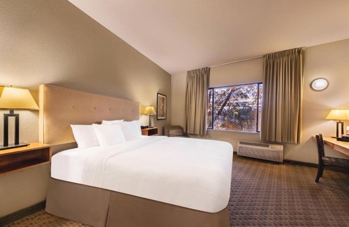 Cascade Hotel | Gaia Hotel & Spa Redding, an Ascend Collection Hotel