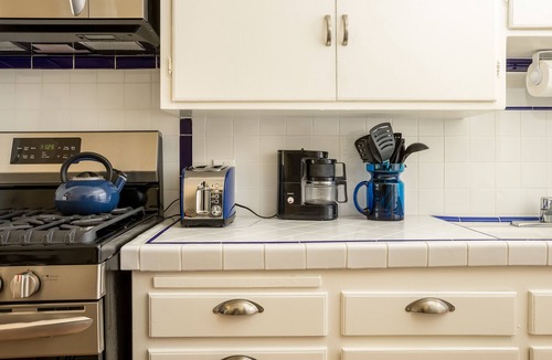 North of Wilshire Apartment | Garden Hide-Away - Great Location!