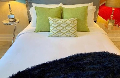 Cortez Hill Apartment | Gaslamp Studio! 150 restaurants within blocks!