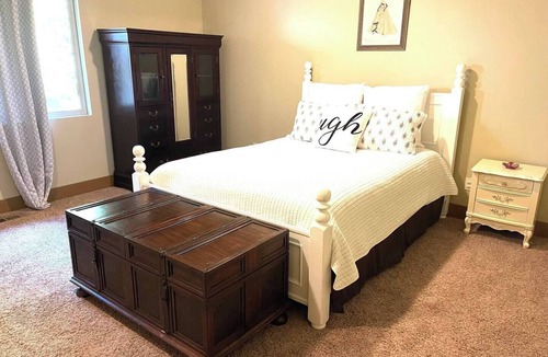 Gig Harbor House | Gated Estate Property Spacious 5-Bedroom Pet-friendly House