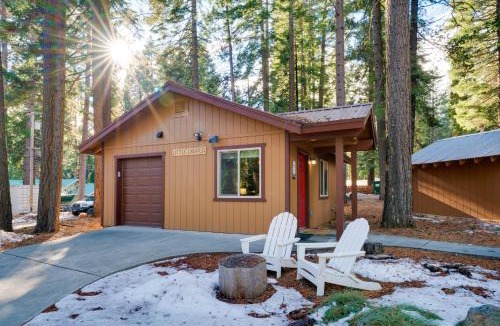 Peninsula Village Apartment | Gateway to Lassen Volcanic! Cozy Woodland Studio