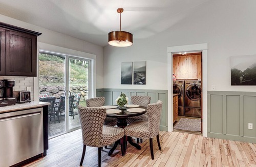 Ariel House | Gateway to Mt St Helens! Home Near Yale Lake