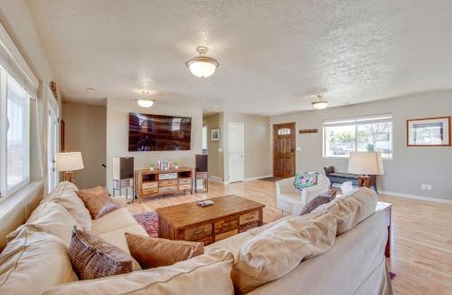 Enoch House | Gateway to Zion NP! Group Getaway w/Mtn Views