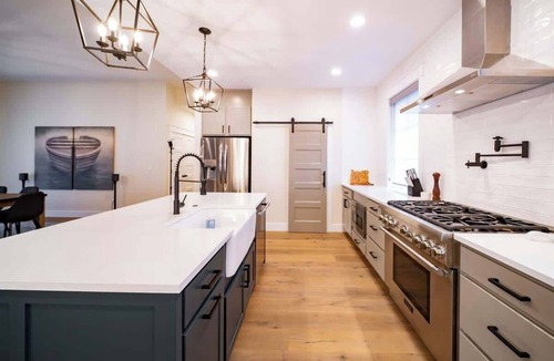 Surf Pines House | Gearhart Getaway: Hot Tub + Walk to the Beach