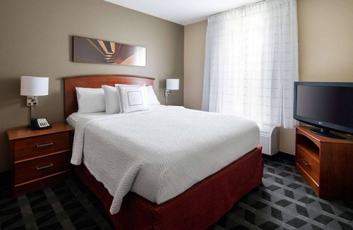 Renton Resort | Get Ready for a Blissful Getaway! Near Gene Coulon Memorial Beach Park