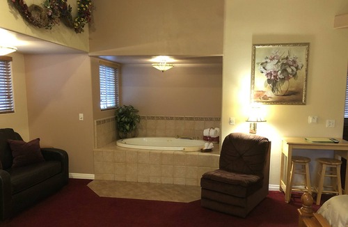 Running Springs House | Giant Oaks Lodge - 2 Bed Spa Lodge 110
