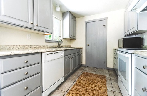 Gig Harbor House | Gig Harbor Cozy Get Away, Bring Fido - Park like Backyard