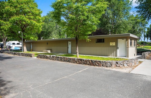 Soap Lake RV Rental | Glamping Getaway by Soap Lake's Healing Waters