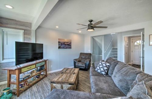 Gold Beach House | Gold Beach Home w/Hot Tub, 1/4 Mi to Beach!