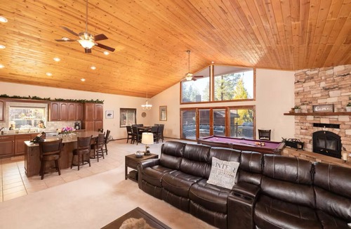 Eagle Mountain Estates Cabin | Gold Rush Lodge- 3BR, Pool table and deck