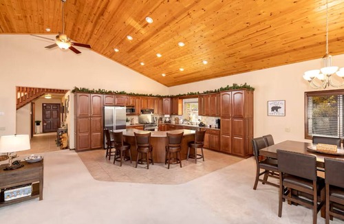 Eagle Mountain Estates Cabin | Gold Rush Lodge- 3BR, Pool table and deck