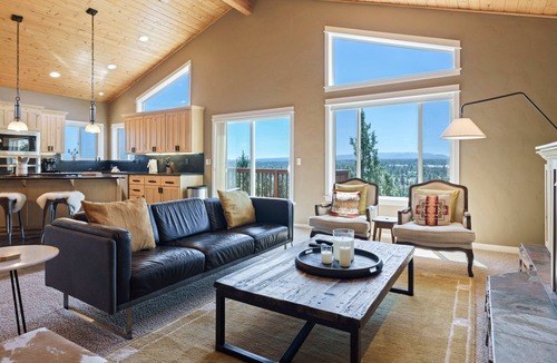 River West House | Golden Butte - Stunning & Spacious, Captivating Views, A/C, Foosball