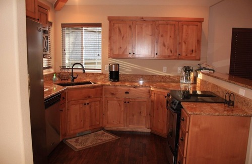 Redmond House | Golden Escape- Private Hot tub, Dog Friendly