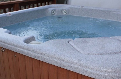 Redmond House | Golden Escape- Private Hot tub, Dog Friendly