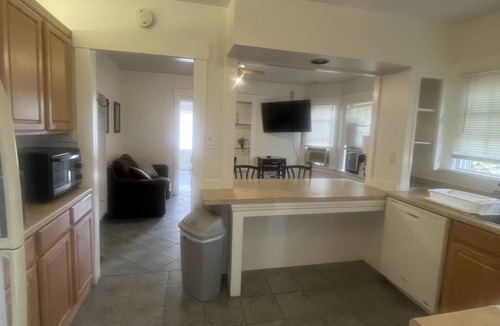 Golden Hill Apartment | Golden Hill apartment W/private balcony