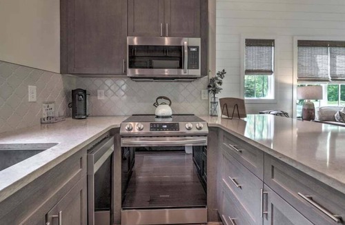 Mineral Bluff Cottage | Golf and Riverfront Cottage | King Bed | Group Availability