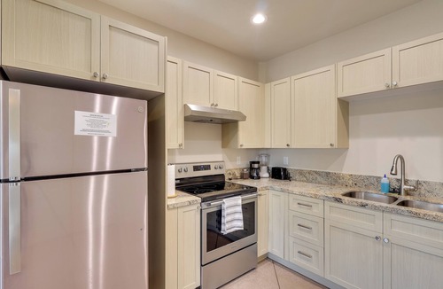 Lake Havasu City Apartment | Golf, Hike & Boat! Bright Lake Havasu City Apt