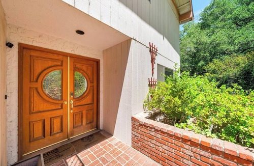 Woodland Hills House | Golf View 3BR w/2 King Beds + Fenced Dog Run