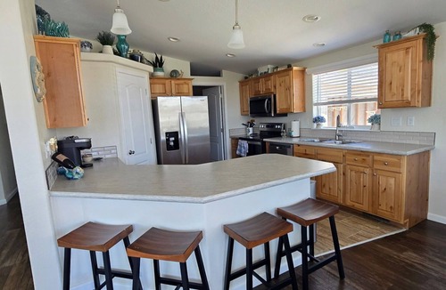 Lakeside House | Gorgeous 3-bedroom house in tranquil Lakeside perfect for relaxing stays