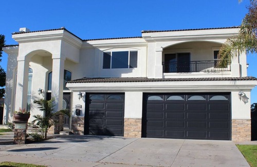 Fountain Valley House | Gorgeous 6 Bedroom House - Disneyland & Little Saigon