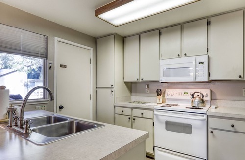 Tennis Village Condo | Gorgeous Condo with Shared Hot Tub and Pool - SHARC Passes Included