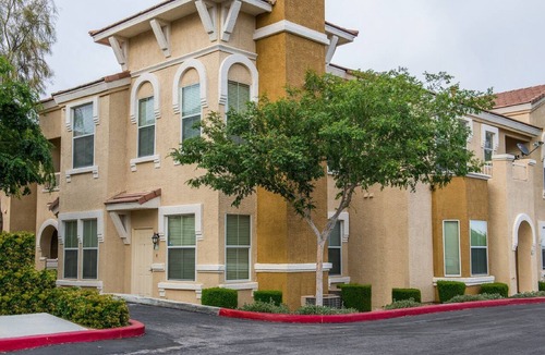 Spring Valley Condo | Gorgeous Gated Condo Summerlin Clean Comfort minutes from Strip, Red Rock