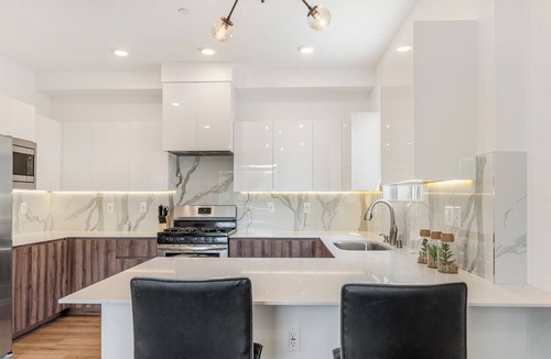 Valley Village House | Gorgeous/Modern 4bdr townhouse
