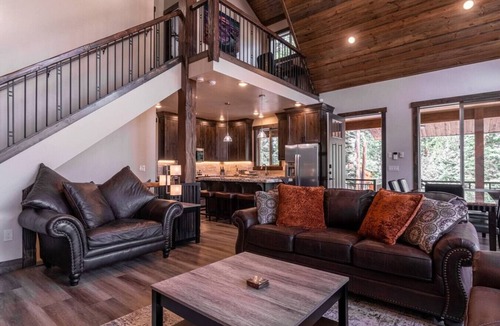 Meadow View Heights Apartment | Gorgeous New Cabin in Quiet Neighborhood- Hot Tub, Fire pit, Foosball Table. Optional spa room and gym room